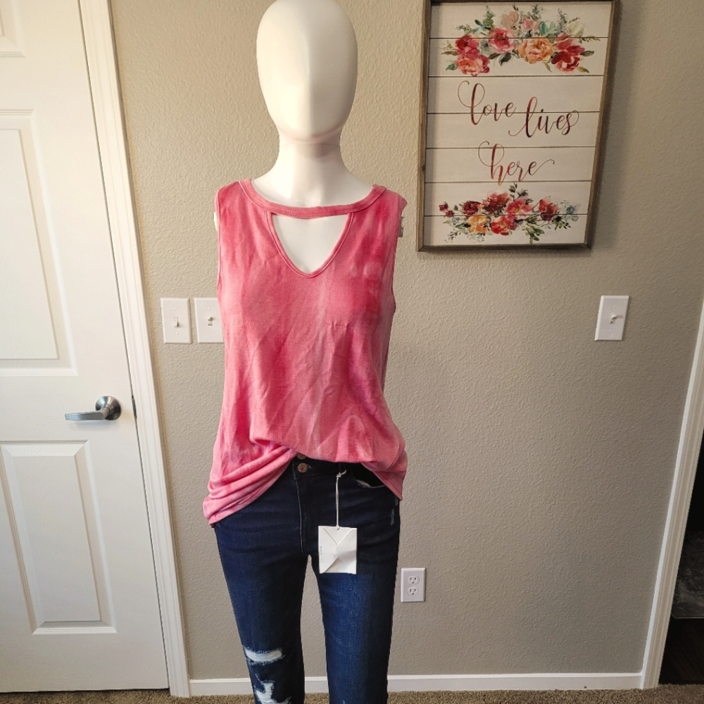 Hot pink tie dye short sleeve front tie knot